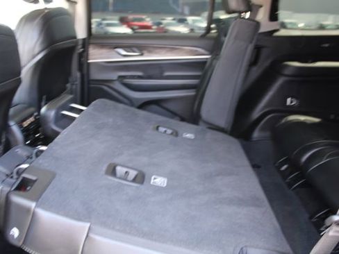 Used 2023 Jeep Grand Cherokee L Limited AWD/4WD image 39