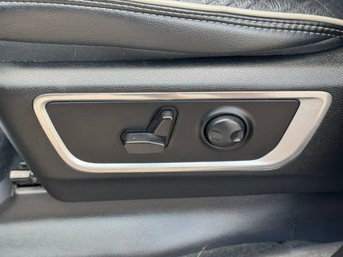 Used 2023 RAM 1500 Laramie AWD/4WD image 10
