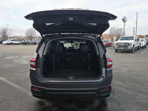 Used 2025 Honda Pilot Touring image 9