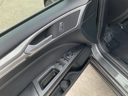 Used 2019 Ford Fusion SE image 10