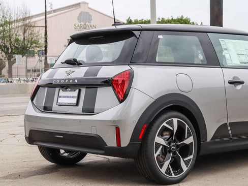 New 2026 MINI Cooper 2-Door Hardtop image 10