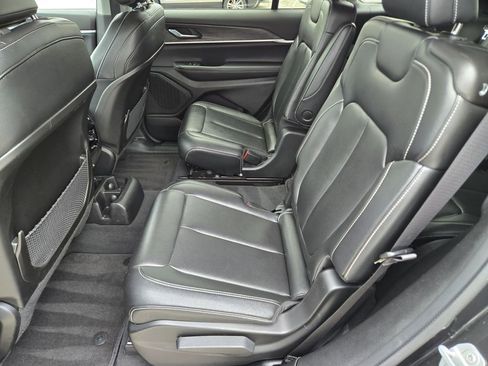 Used 2023 Jeep Grand Cherokee L Limited AWD/4WD image 19