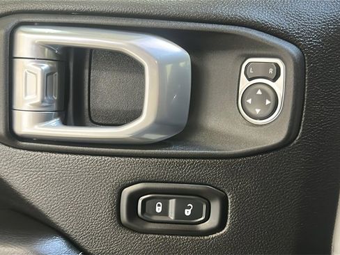 Used 2021 Jeep Gladiator Overland w/ Uconnect 4C Nav & Sound Group image 20