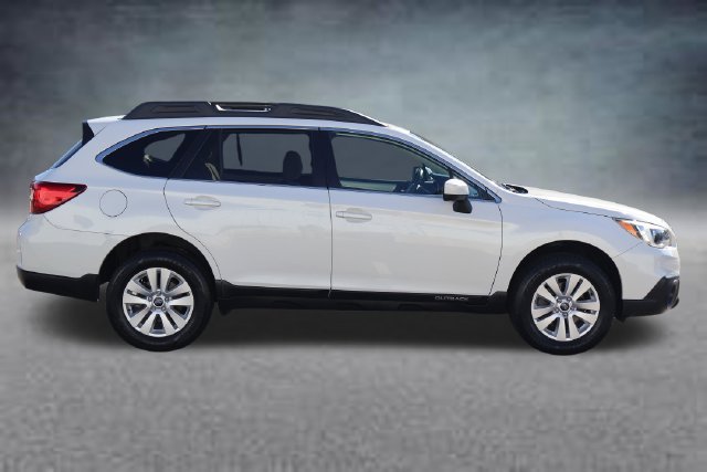 Used 2017 Subaru Outback 2.5i Premium AWD/4WD image 2