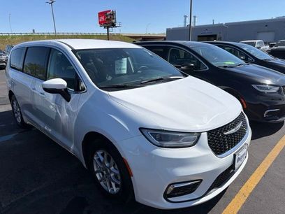 Used 2023 Chrysler Pacifica Touring-L