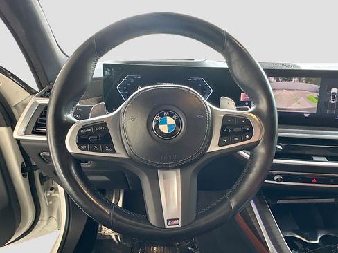 Used 2023 BMW X7 xDrive40i w/ M Sport Package AWD/4WD image 11
