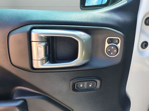 Used 2021 Jeep Wrangler Sport S image 10