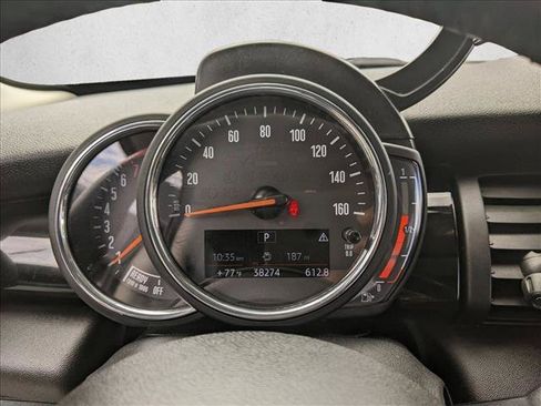 Used 2019 MINI Cooper 2-Door Hardtop FWD image 11