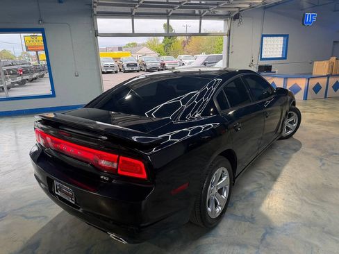 Used 2014 Dodge Charger SXT RWD image 11