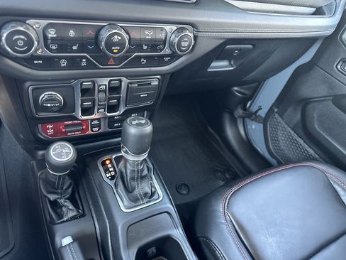 Used 2025 Jeep Wrangler Unlimited Rubicon AWD/4WD image 19