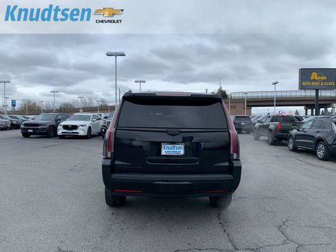 Used 2020 Cadillac Escalade Platinum image 6