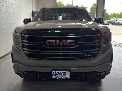 Used 2025 GMC Sierra 1500 AT4 w/ AT4 Preferred Package AWD/4WD image 8