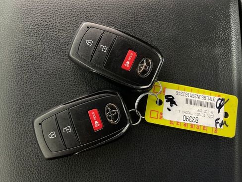 Certified 2025 Toyota Tacoma TRD Off-Road AWD/4WD image 24