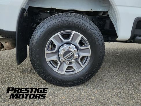 Used 2023 Ford F350 Lariat image 9