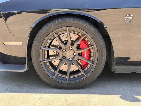 Used 2016 Dodge Challenger SRT Hellcat image 7