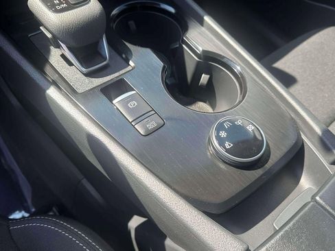 Used 2025 Nissan Rogue S AWD/4WD image 30