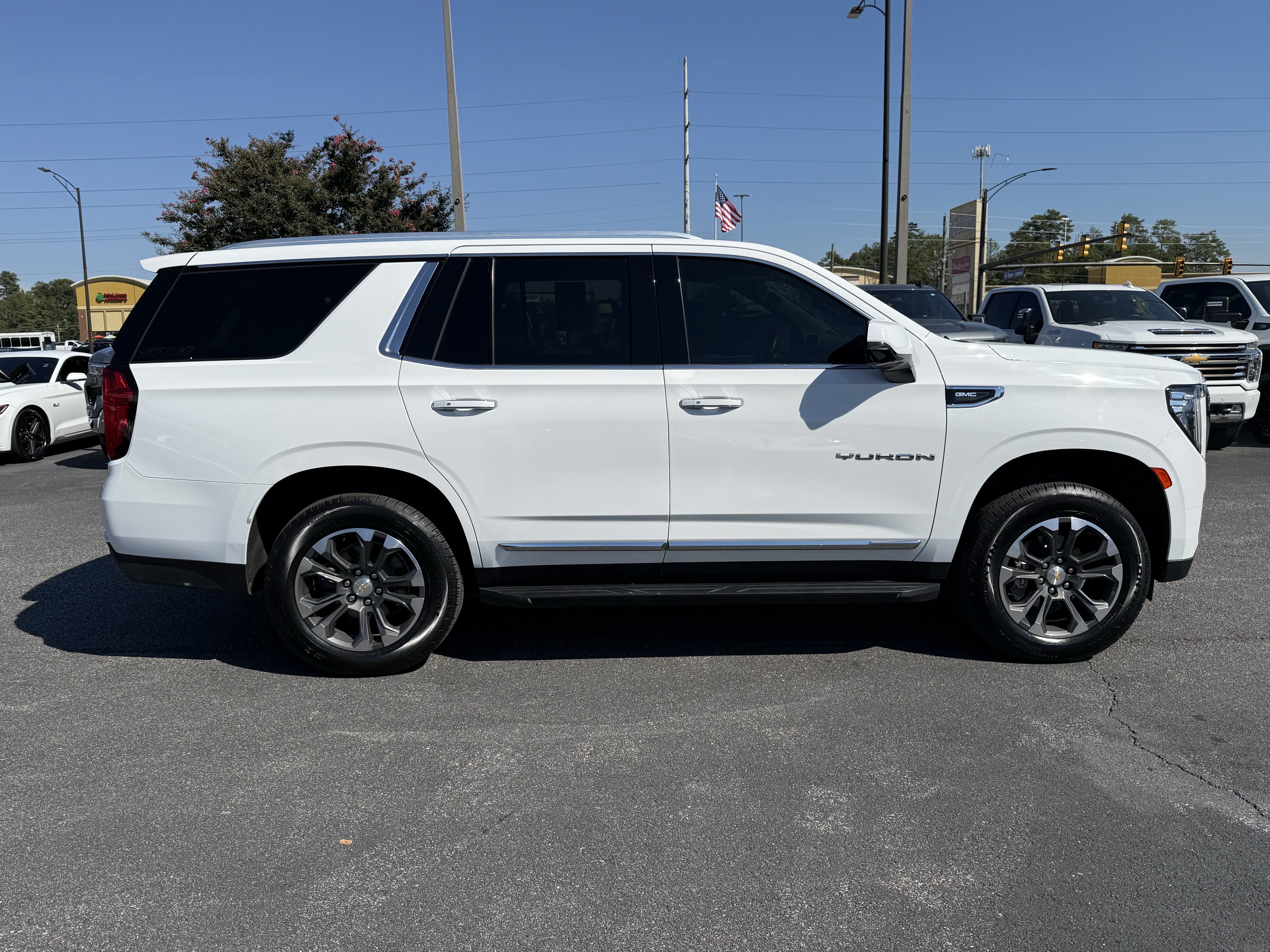 Used 2021 GMC Yukon SLT w/ Rear Media and Nav Package AWD/4WD image 12