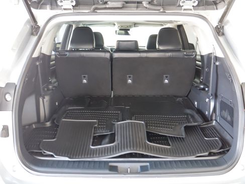 Used 2022 Toyota Highlander XLE image 21