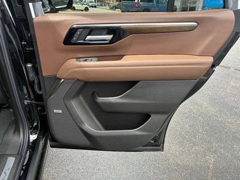 New 2026 Chevrolet Tahoe High Country AWD/4WD image 18