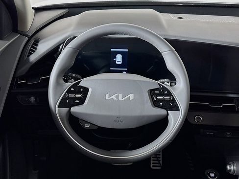 New 2025 Kia Niro EX Touring image 13