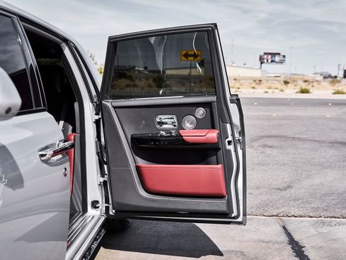 Used 2024 Rolls-Royce Phantom Sedan RWD image 39