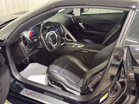 Used 2017 Chevrolet Corvette Stingray Coupe RWD image 2