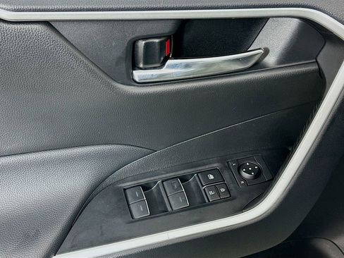 Used 2025 Toyota RAV4 XLE image 17
