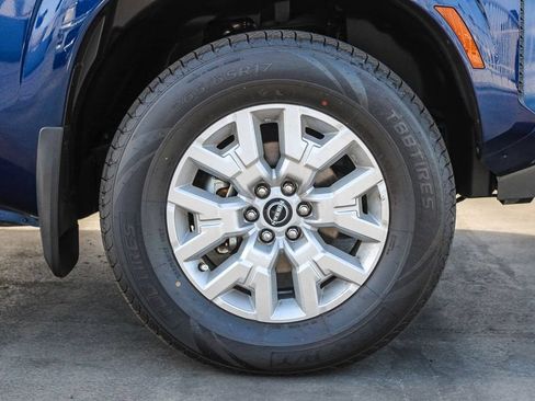 Used 2022 Nissan Frontier SV AWD/4WD image 11