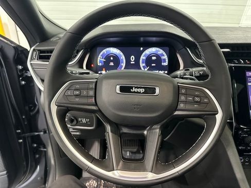 New 2025 Jeep Grand Cherokee Altitude image 16