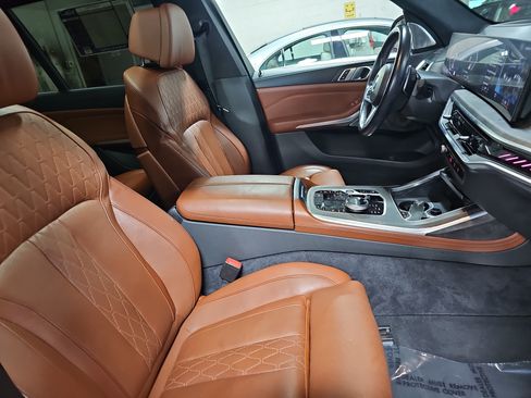 Used 2023 BMW X7 M60i w/ Executive Package AWD/4WD image 10