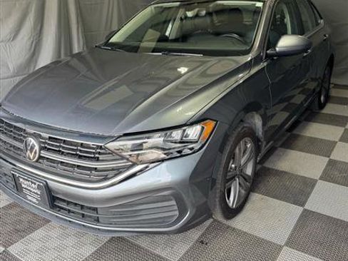 Used 2024 Volkswagen Jetta SE FWD image 3