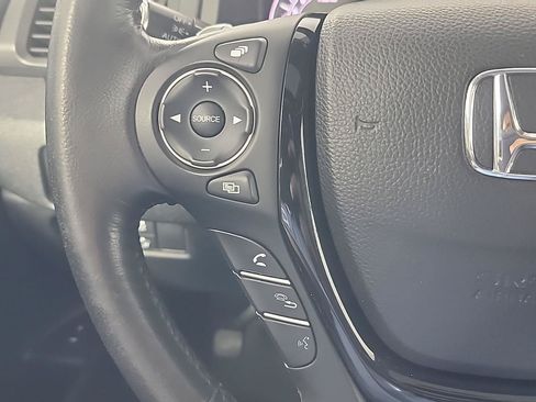 Used 2016 Honda Pilot Touring image 29