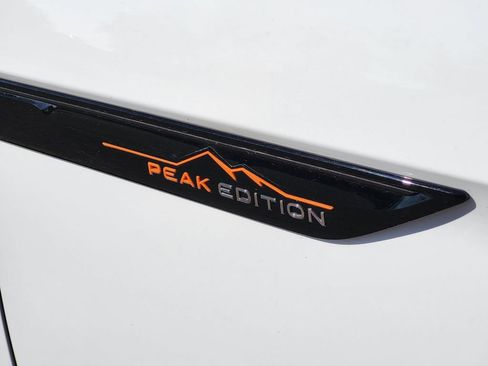 Used 2025 Volkswagen Atlas Peak Edition SE AWD/4WD image 31