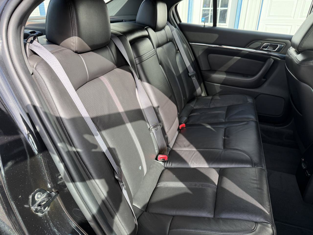 Used 2009 Lincoln MKS AWD image 16