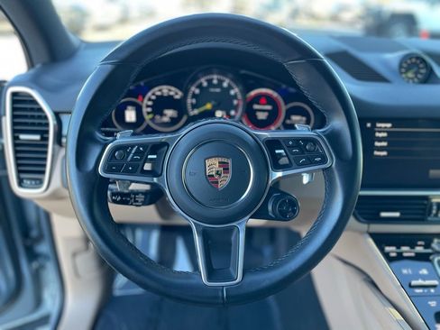 Used 2022 Porsche Cayenne E-Hybrid image 10