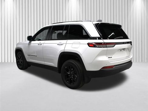 New 2026 Jeep Grand Cherokee Altitude AWD/4WD image 5