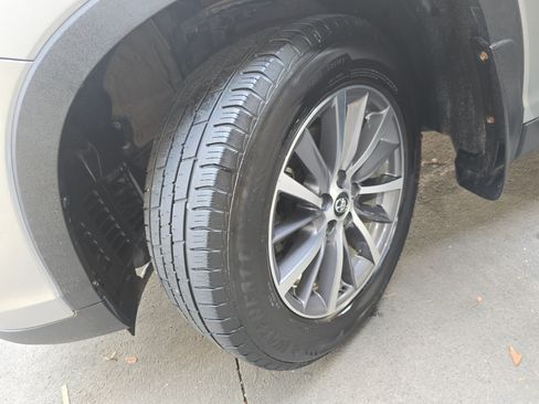 Used 2019 Toyota Highlander XLE AWD/4WD image 34