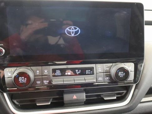 Used 2025 Toyota Grand Highlander AWD image 21