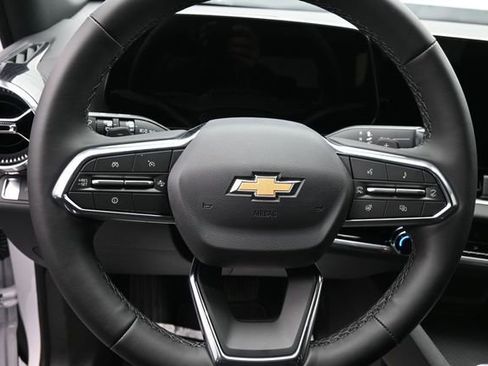 New 2026 Chevrolet Equinox LT w/ Convenience Package II FWD image 38