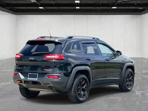 Used 2015 Jeep Cherokee Trailhawk w/ Cold Weather Group AWD/4WD image 5