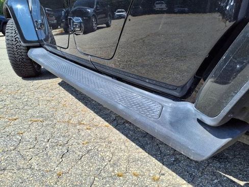 Used 2023 Jeep Gladiator Overland image 7