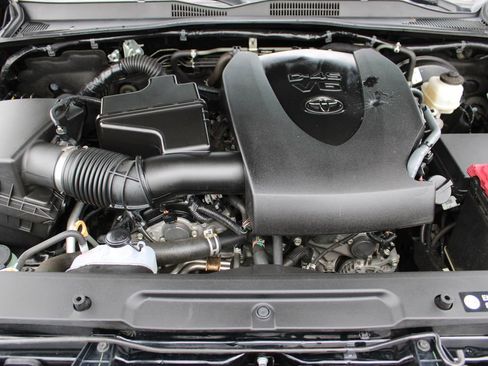 Used 2019 Toyota Tacoma TRD Sport image 46