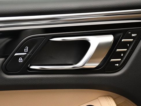 Used 2025 Porsche Macan image 36