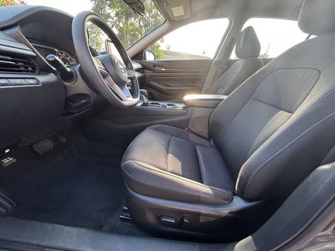 Used 2025 Nissan Altima 2.5 SV FWD image 23
