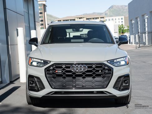 Used 2021 Audi SQ5 Premium Plus w/ Premium Plus Package AWD/4WD image 2
