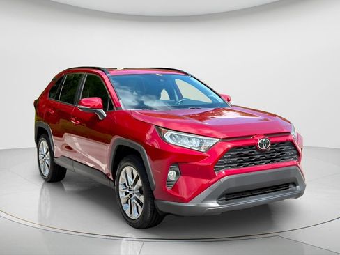 Used 2019 Toyota RAV4 XLE Premium w/ Advanced Technology Package FWD image 3