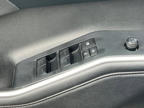 Used 2024 Toyota Highlander XLE image 12