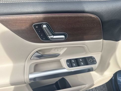 Used 2021 Mercedes-Benz GLB 250 image 17