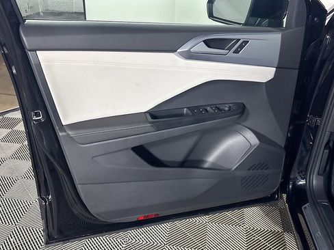 New 2025 Volkswagen Taos SE image 10