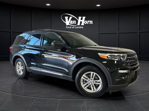 Used 2021 Ford Explorer XLT w/ Equipment Group 202A AWD/4WD image 1
